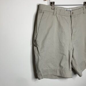 Columbia khaki chino hiking shorts size 40